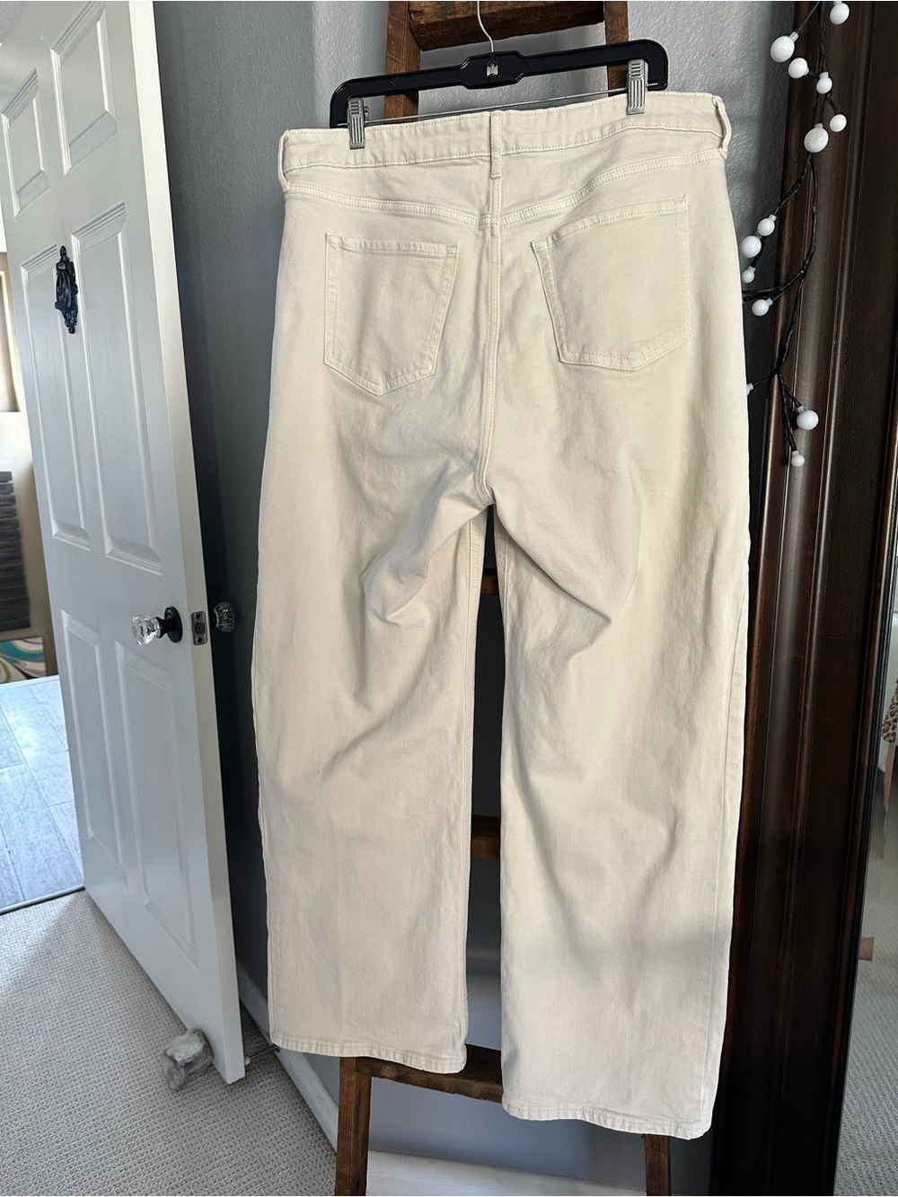 Old Navy high rise, wide leg jeans in cream, size 16 - Picture 3 of 13